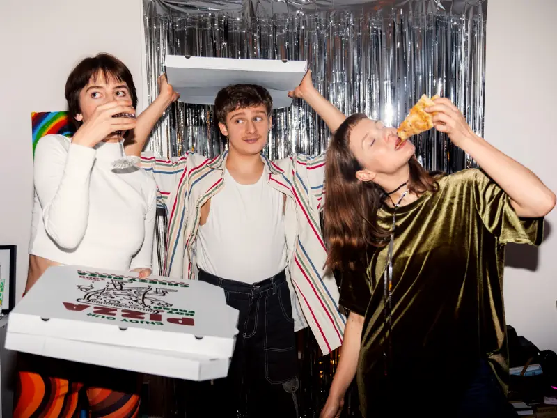 Festeja con Temáticas de Décadas y Nostalgia